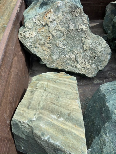 Ландшафтные глыбы зелёные 200-500 килограмм купить в Карпинске