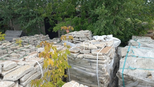 Плитняк галтованный гранитный для ландшафтного дизайна купить в Карпинске