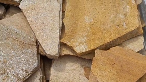 Плитняк златолит жёлтый для цоколя купить в Карпинске