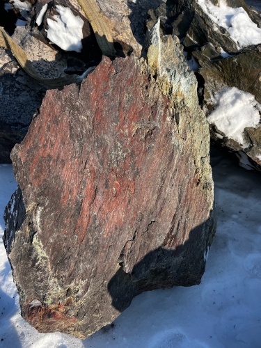 Ландшафтные глыбы красно-фиолетовые 200-1000 килограмм купить в Карпинске