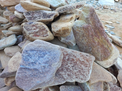 Златолит жёлтый, жёлто-зелёный глыбки и валуны для ланшафтного дизайна купить в Карпинске