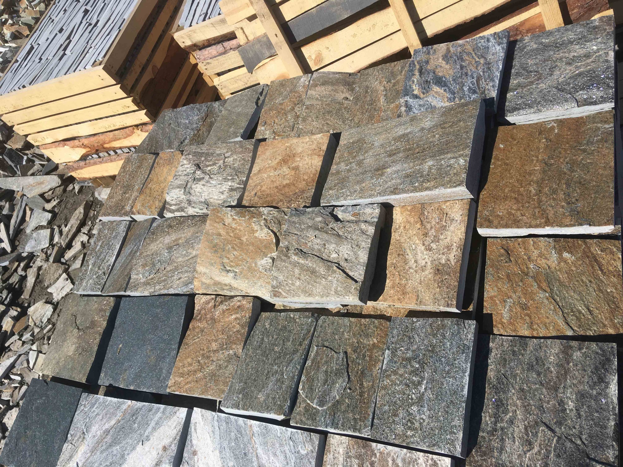 Плитка пилёная златолит Уральский для фасада купить в Карпинске