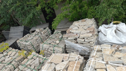 Гранитный плитняк галтованный для мощения купить в Карпинске