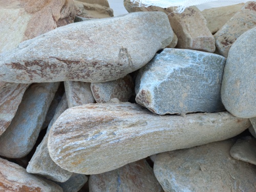 Златолит жёлтый, жёлто-зелёный глыбки и валуны для ланшафтного дизайна купить в Карпинске