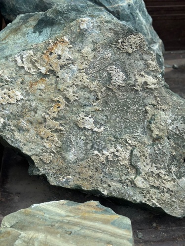 Ландшафтные глыбы зелёные 200-500 килограмм купить в Карпинске