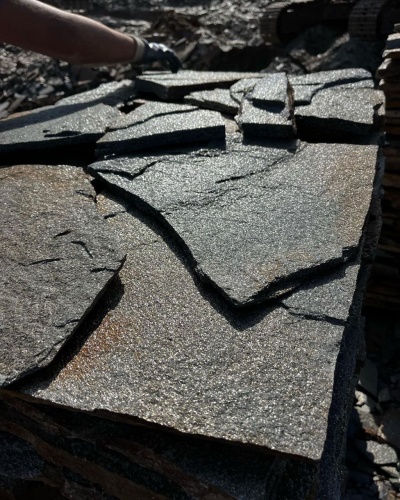 Плитняк златолит серебристый для фасада купить в Карпинске