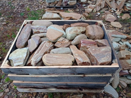 Златолит жёлтый, жёлто-зелёный глыбки и валуны для ланшафтного дизайна купить в Карпинске