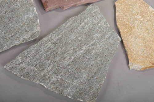 Плитняк златолит Уральский для цоколя, отмостки купить в Карпинске