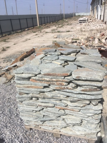 Златолит серебристый галтованный для лестниц купить в Карпинске