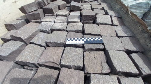 Лемезит колотая брусчатка 10 * 10 см. для парковки купить в Карпинске