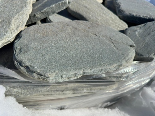 Плитняк златолит зелёный галтованный для мощения на бетон купить в Карпинске